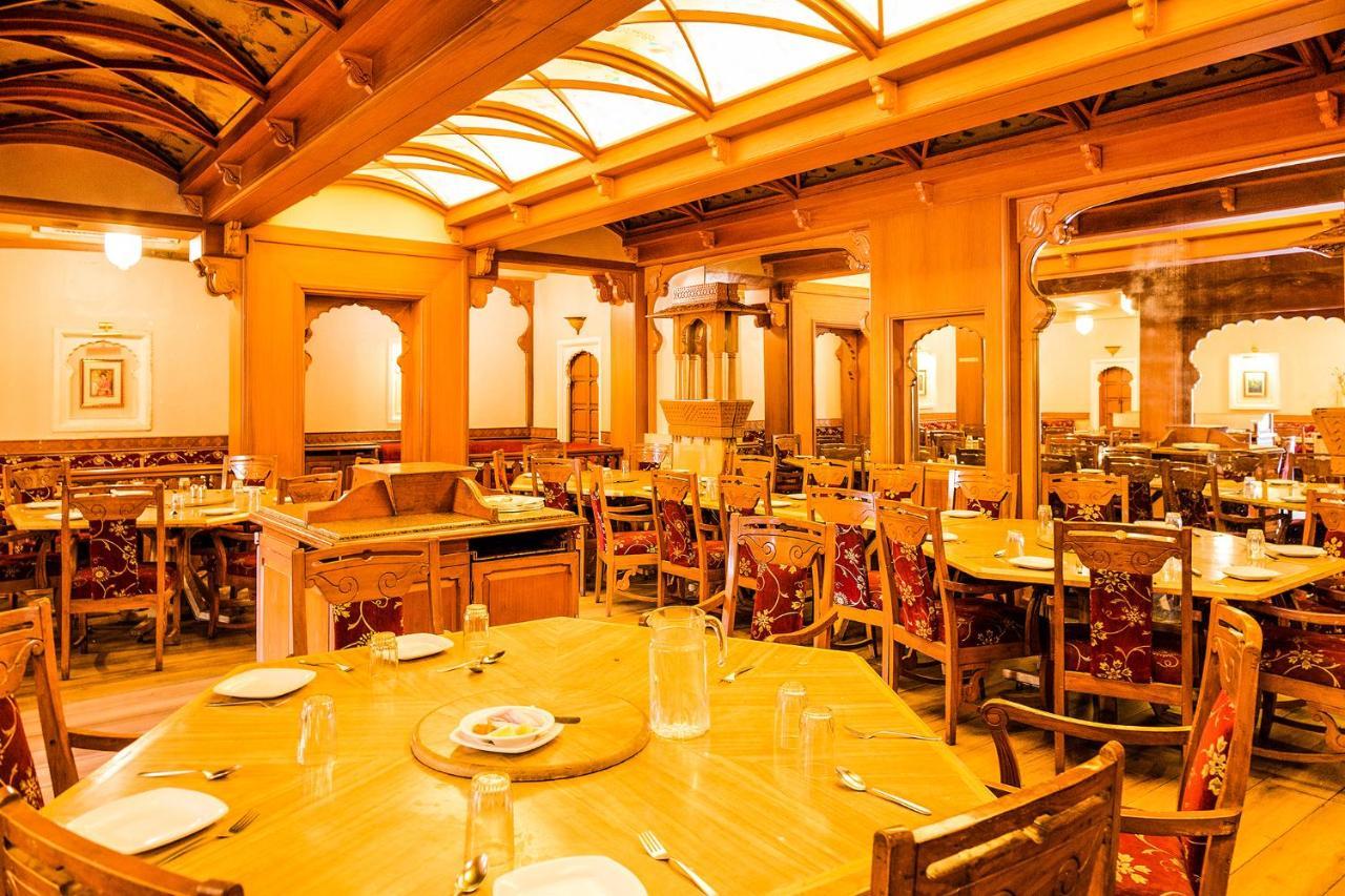 Collection O Hotel Rajwada Near The Pavillion Poona Buitenkant foto