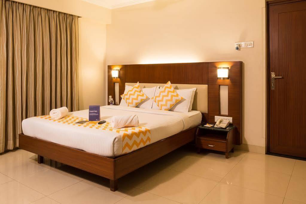 Collection O Hotel Rajwada Near The Pavillion Poona Buitenkant foto